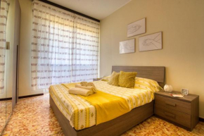 CaseOspitali - CASA LUCE a due passi dal SAN RAFFAELE - 1 bedroom e divano in soggiorno Vimodrone